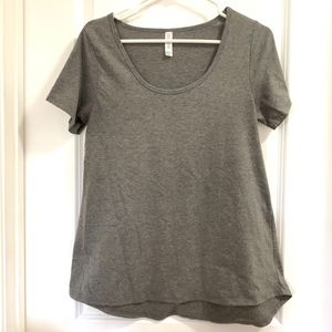 NWOT - LuLaRoe Classic Tee